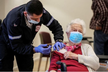 Pakistan thử thuốc trị Covid-19 từ thảo dược, Israel bắt đầu tiêm mũi thứ 4