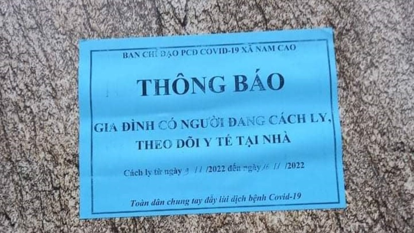 Kiểm điểm trưởng thôn khóa cửa nhà dân có người từ vùng đỏ về