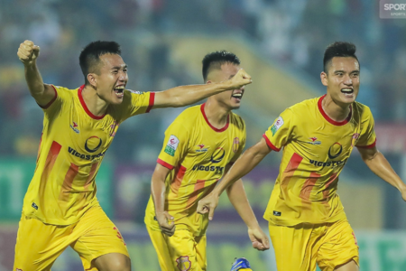 Các CLB Việt Nam 'đau đầu' chuyện thưởng Tết cho cầu thủ