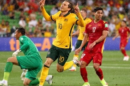 Tuyển Việt Nam văng khỏi Top 100 sau trận thua Australia