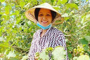 Hoa hậu H'Hen Niê tiết lộ lý do về quê 'không ai xin chụp ảnh cùng'