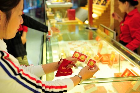 Ngày vía Thần Tài làm gì để lấy may, tài lộc cả năm?
