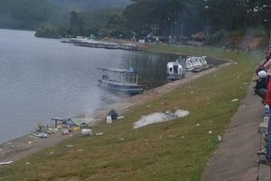 Đi du xuân cùng bố mẹ, bé gái rơi xuống hồ tử vong thương tâm