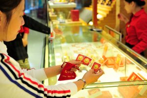 Ngày vía Thần Tài làm gì để lấy may, tài lộc cả năm?