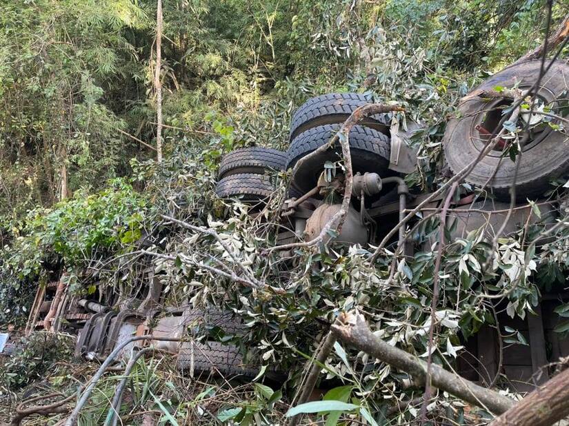 Vụ xe tải chở mì lao xuống vực khiến 6 người tử vong, chạy tốc độ 54km/h