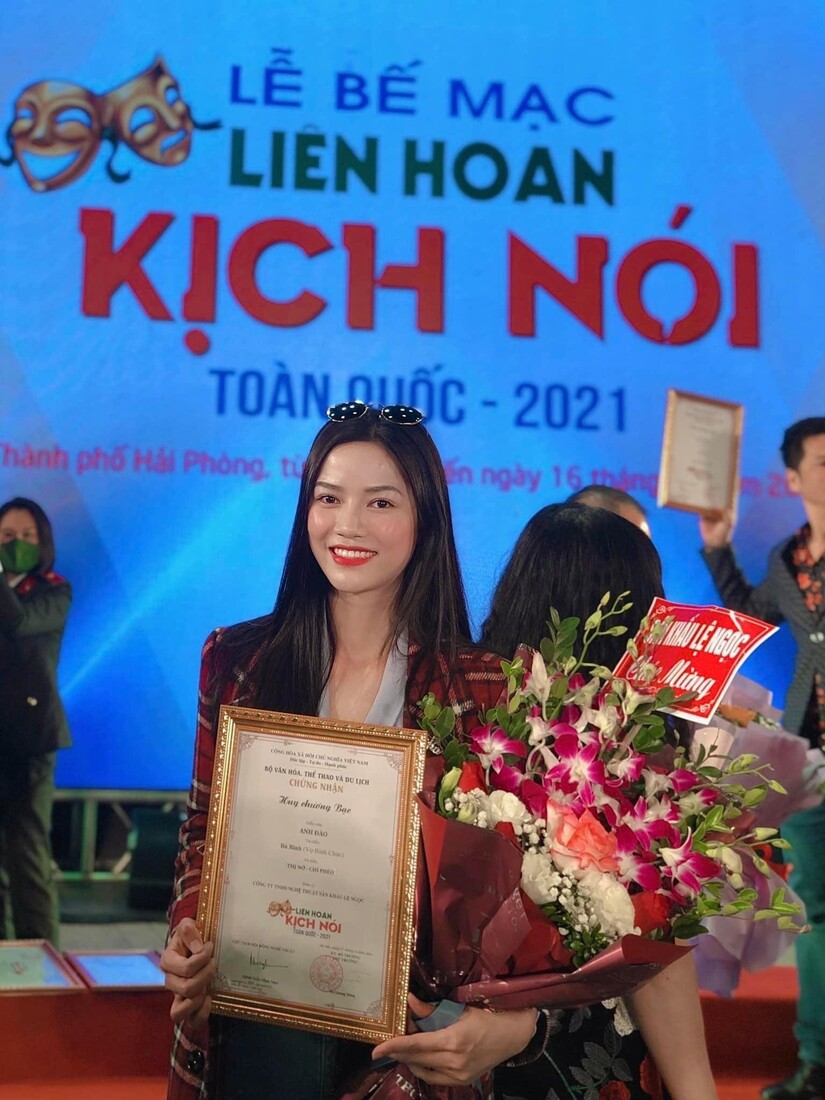 Nhan sắc nữ chính phim Lối về miền hoa