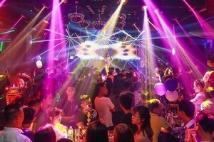 Đề nghị cân nhắc, bổ sung quy định mở lại karaoke, vũ trường theo cấp độ dịch 