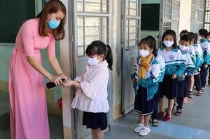 Học sinh từ lớp 1-6 các quận nội thành Hà Nội đến trường học trực tiếp từ 21/2