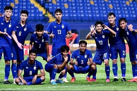 Thắng cách biệt U23 Singapore, Thái Lan gây áp lực lên U23 Việt Nam