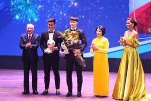Tiền vệ Hoàng Đức đoạt Quả bóng Vàng Việt Nam 2021