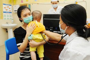 Bé gái 2 tuổi mắc di chứng nặng nề sau khi nhiễm Covid-19