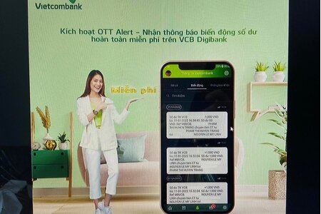 Vietcombank lên tiếng về phí SMS Banking đắt đỏ