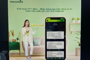 Vietcombank lên tiếng về phí SMS Banking đắt đỏ