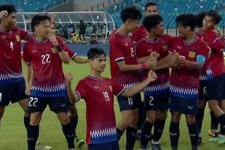 Hạ đẹp Malaysia, U23 Lào vào bán kết U23 Đông Nam Á