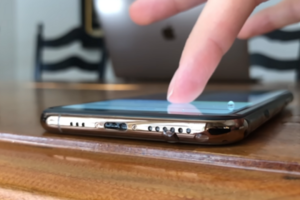 Mẹo nhỏ giúp đẩy nước ra khỏi khe loa hoặc cổng sạc của Iphone
