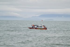 Chìm ca nô trên biển Cửa Đại, 13 người tử vong, 4 người mất tích