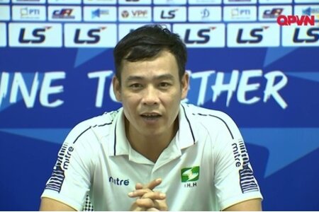 HLV SLNA ngợi khen cầu thủ U23 sau trận thua Bình Định FC