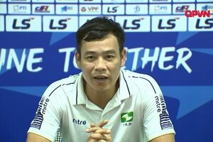 HLV SLNA ngợi khen cầu thủ U23 sau trận thua Bình Định FC