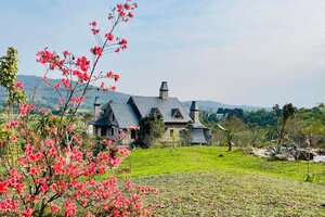 Ngôi nhà vườn dưới chân núi Ba Vì của nữ luật sư, nhìn như biệt thự ở Châu Âu