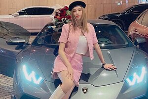 Sao Việt khoe quà 8/3: Một ca sĩ tự thưởng siêu xe Lamborghini 18 tỷ