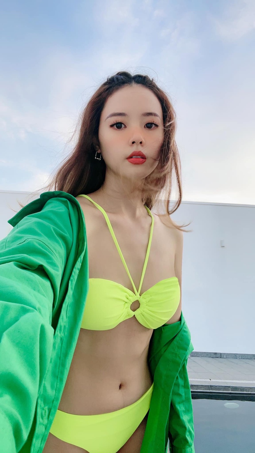 Midu mặc bikini khoe thân hình nóng bỏng