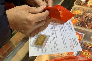Giá vàng giảm mạnh, thấp nhất trong tuần