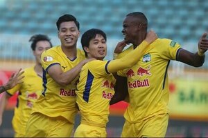 Công Phượng lập cú đúp, HAGL vẫn không thể đánh bại Viettel