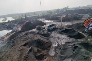 Hà Nam: Bãi than trái phép dưới cầu Yên Lệnh 'thách thức' dư luận đến bao giờ?