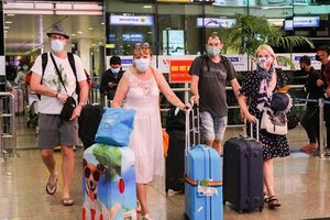 Yêu cầu Bộ Y tế sửa quy định đối với khách du lịch nhập cảnh