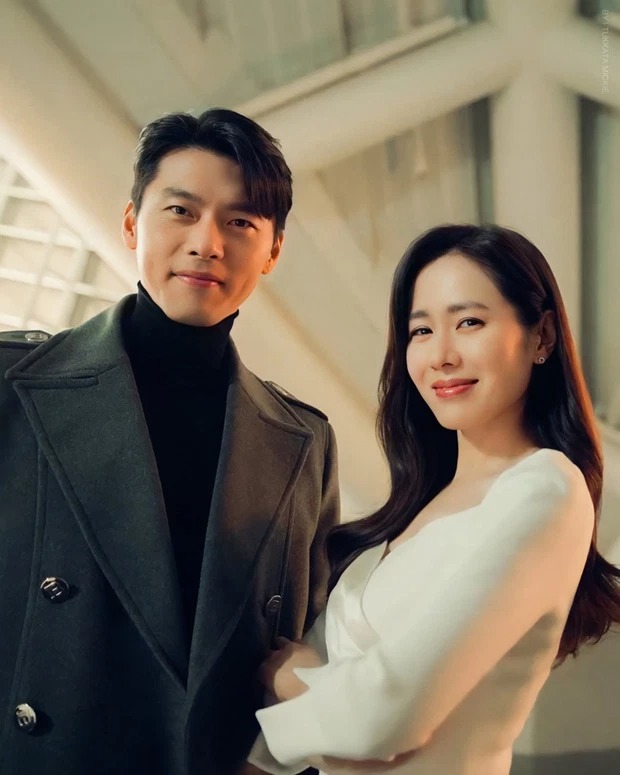 Hyun Bin - Son Ye Jin gửi thiệp mời cưới cho bạn bè