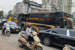 Xe 'khách sạn di động' bốc cháy khi gần đến bến xe Mỹ Đình