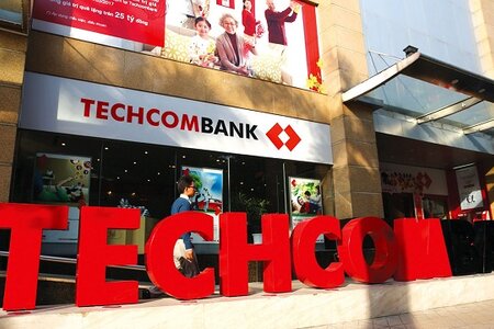 Chị gái Phó Tổng giám đốc Techcombank bán 150.000 cổ phiếu