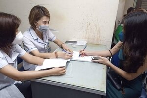 Hà Nội: Không đeo khẩu trang ở phố đi bộ, 2 người bị phạt 4 triệu đồng