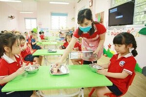 Dịch đã qua đỉnh, Hà Nội xem xét tổ chức bán trú cho học sinh