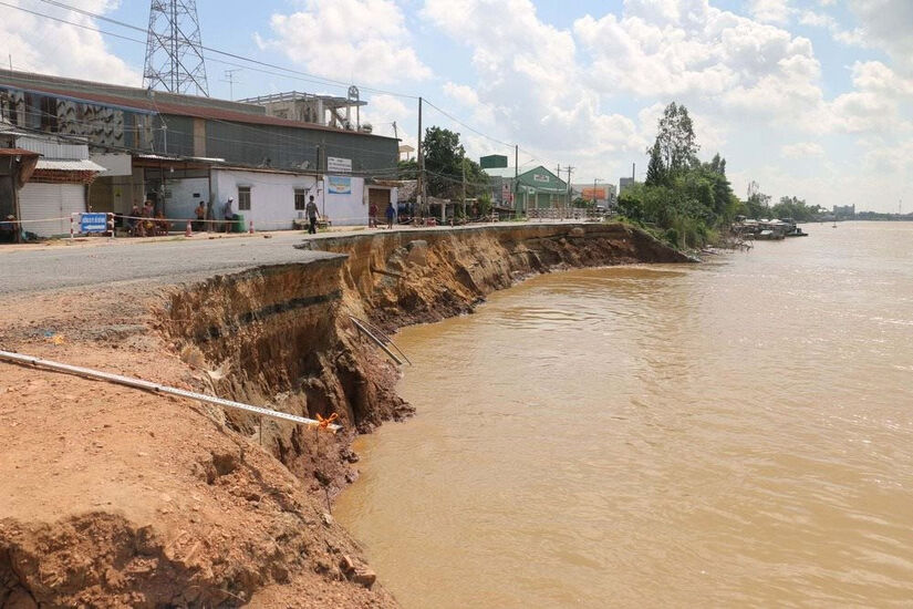 Chơi gần điểm sạt lở, bé trai 5 tuổi đuối nước thương tâm