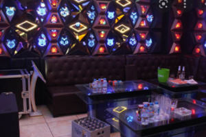 Bé gái 14 tuổi nhiều lần bị hãm hiếp tại quán karaoke