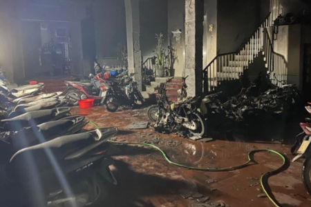Nhà trọ cao tầng ở Hà Nội cháy lớn, 6 người thương vong