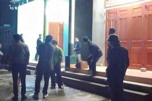 Nghi vợ ngoại tình, chồng kéo bạn đến nhà 'tình địch' đánh ghen