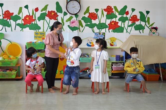 Hà Nội: Lấy ý kiến phụ huynh cho trẻ mầm non đi học lại