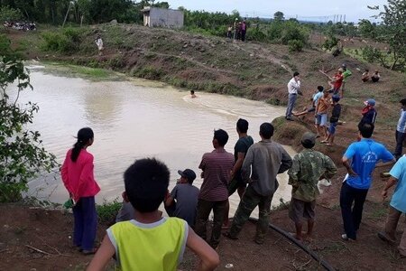 Rủ nhau đi bắt ốc, 3 em học sinh chết đuối thương tâm