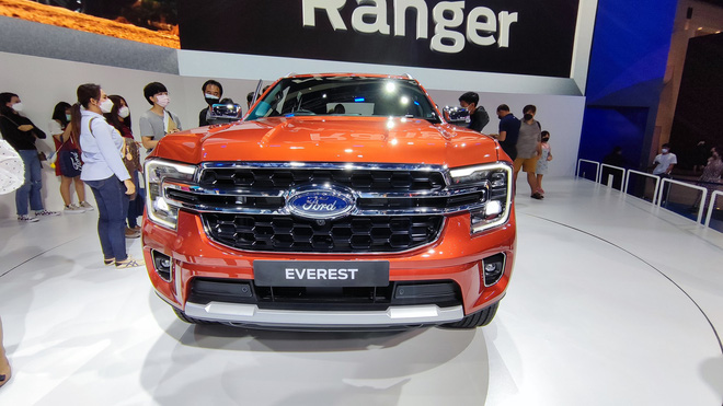 Ford_Everest_2023-6