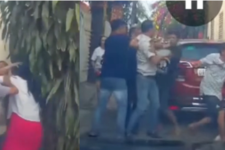 Xôn xao clip 5 người đàn ông vây đánh 1 phụ nữ do bị nhắc nhở chỗ đậu xe 