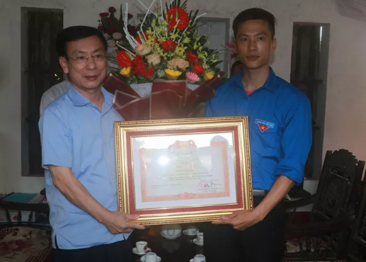 Nam thanh niên dũng cảm cứu người ở Nam Định nhận bằng khen của Thủ tướng Chính phủ	