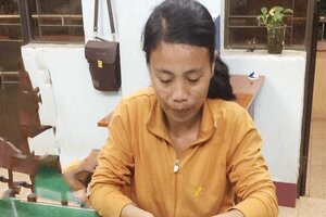 Nhặt được số tiền lớn, người phụ nữ nhờ công an trả người đánh rơi