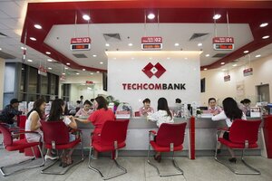 Cổ phiếu ngân hàng TCB chạm đáy, vốn hoá bốc hơi hàng chục nghìn tỷ đồng