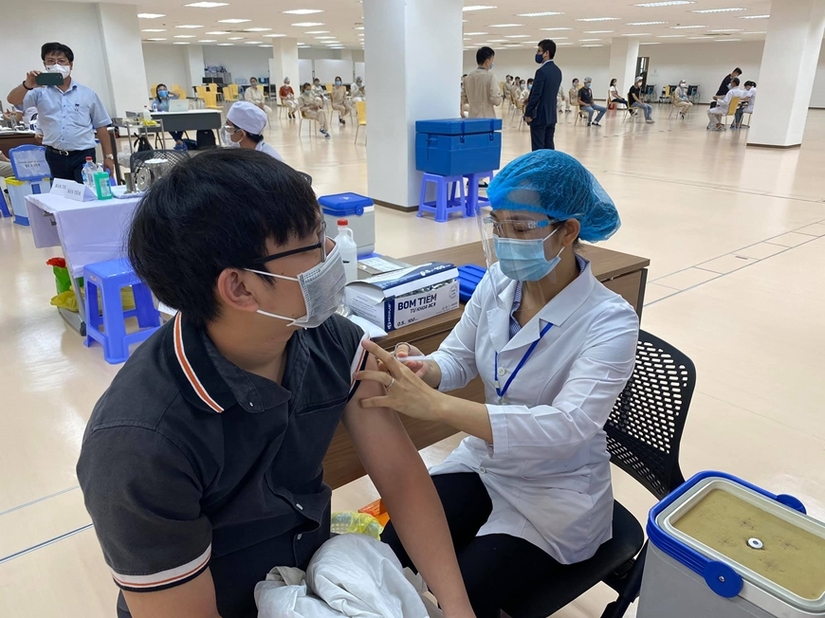 Hơn 210 triệu liều vaccine phòng Covid-19 đã được tiêm tại Việt Nam