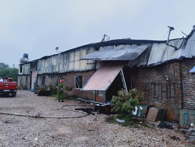 Cháy xưởng may rộng 300 m2 tại Hà Nội, 1 người tử vong