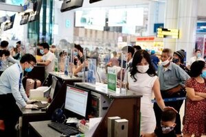 Hôm nay, dừng khai báo y tế đối với người nhập cảnh 