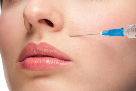 Người phụ nữ mù mắt sau khi tiêm filler tại tiệm làm tóc