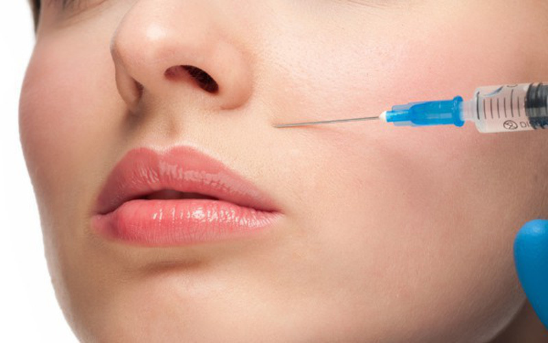 Người phụ nữ mù mắt sau khi tiêm filler tại tiệm làm tóc